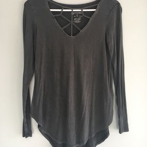 American Eagle gray shirt